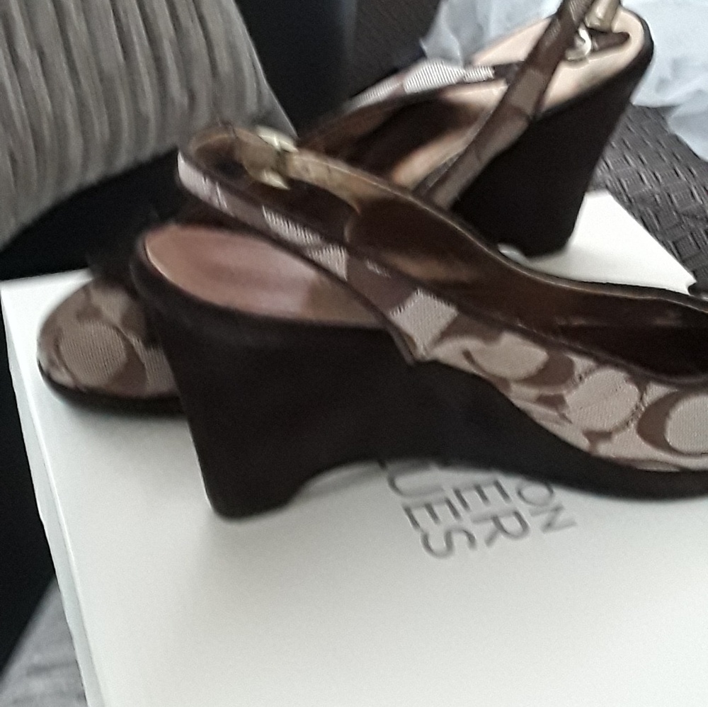 Coach - Picture 8 of 8